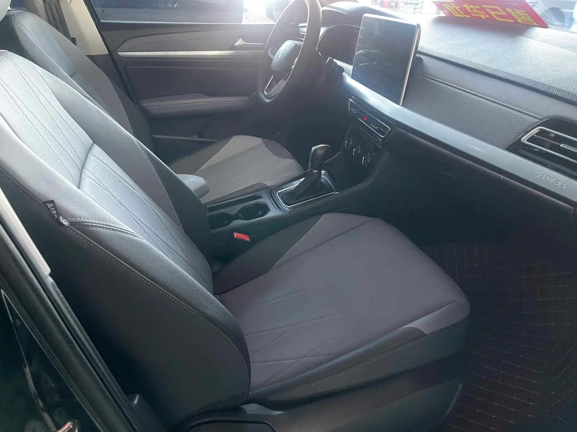 2023 VOLKSWAGEN LAVIDA thumbnail 4