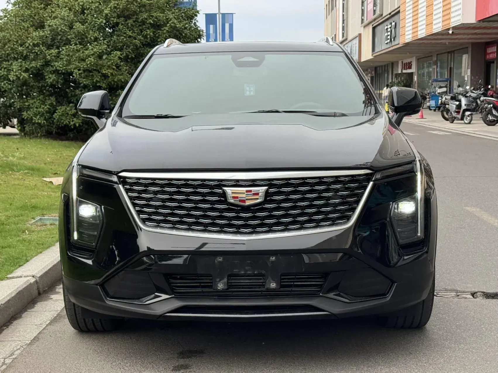 2024 CADILLAC XT4 thumbnail 2