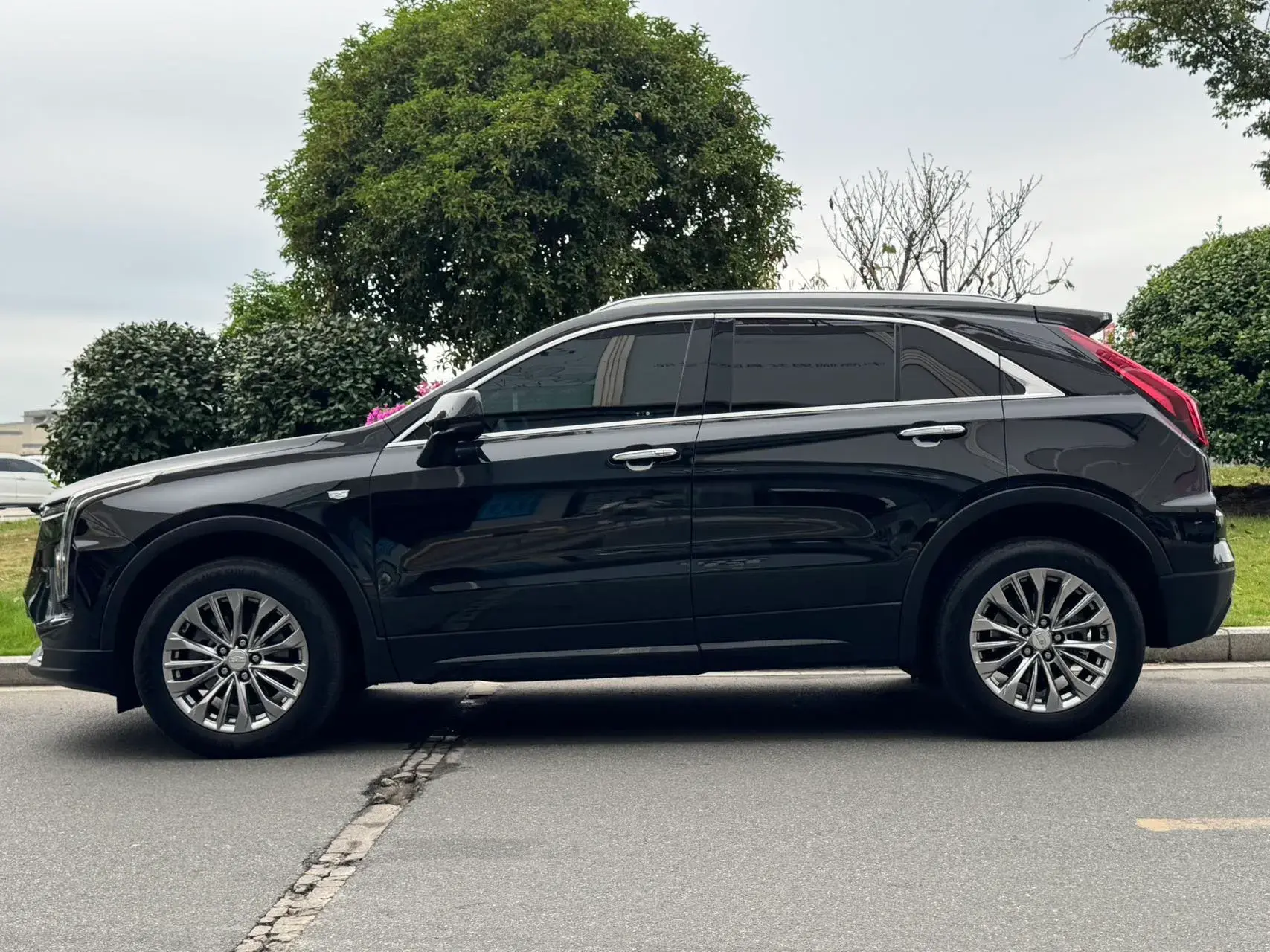 2024 CADILLAC XT4 thumbnail 3