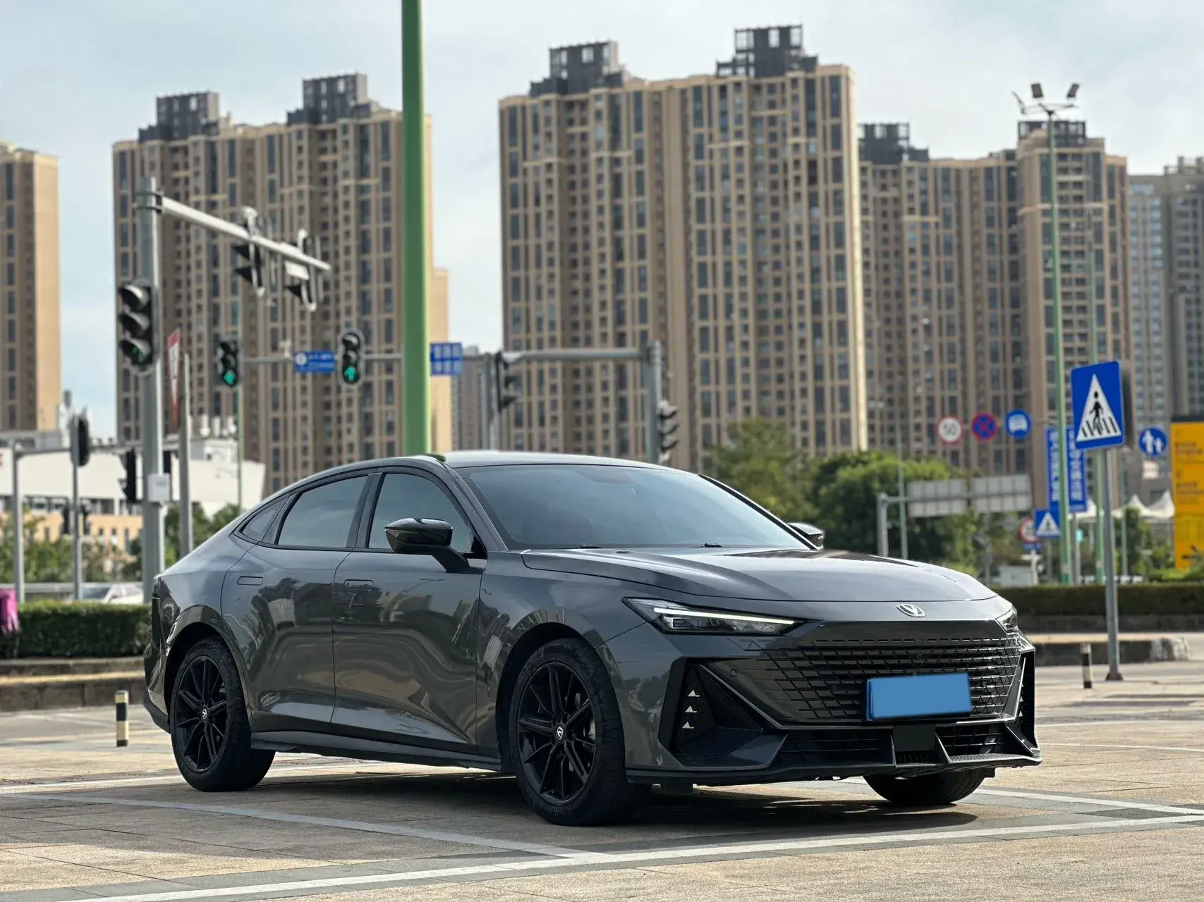 2022 CHANGAN UNI-V thumbnail 2