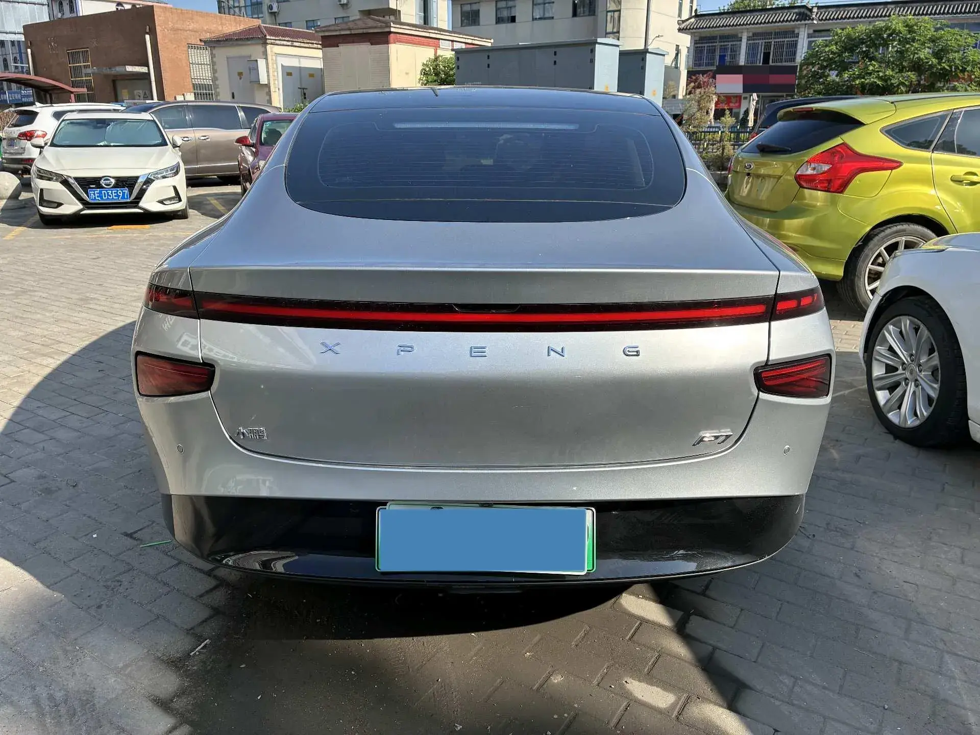 2022 XPENG P7 thumbnail 3