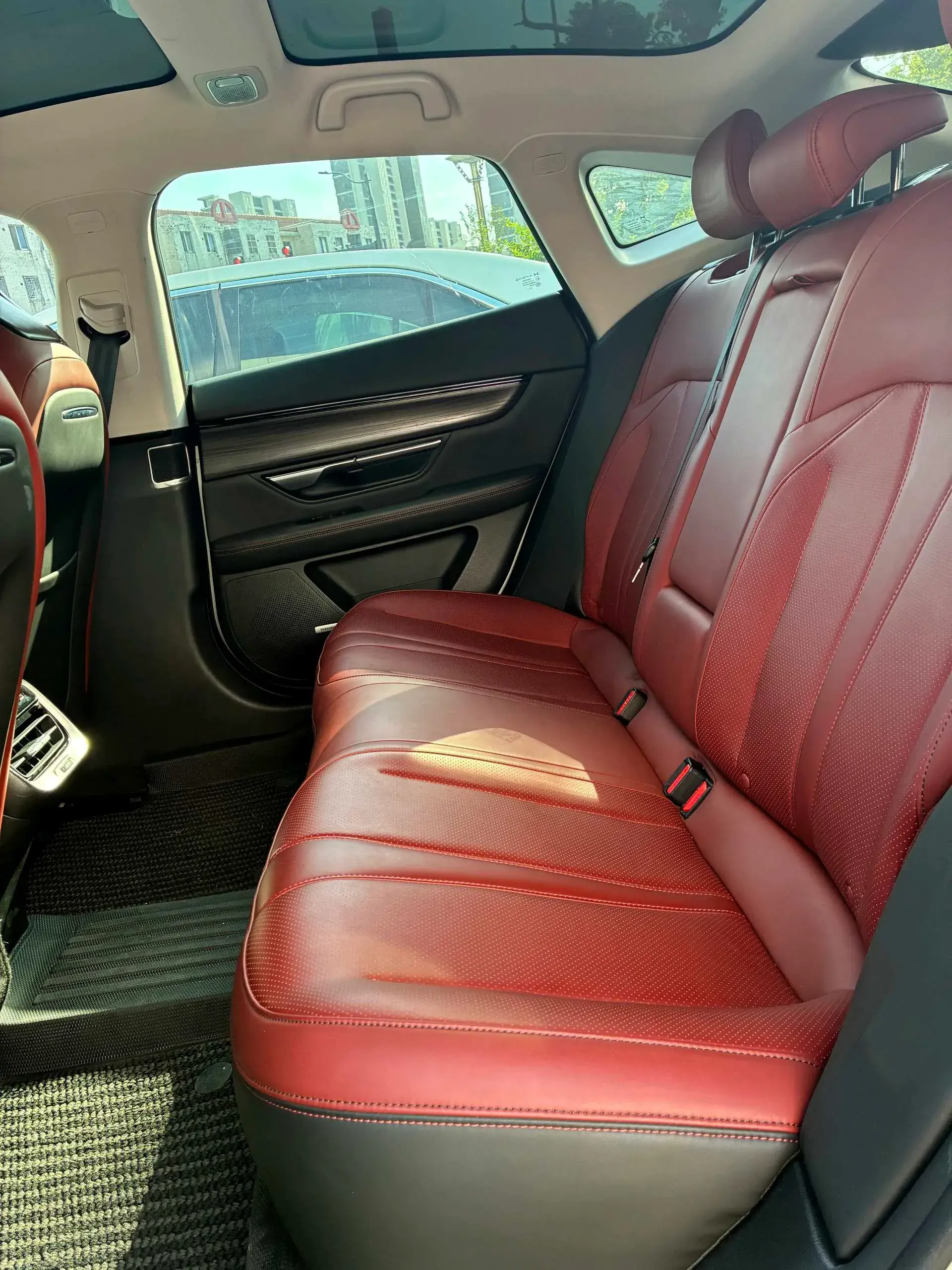 2022 XPENG P7 thumbnail 4