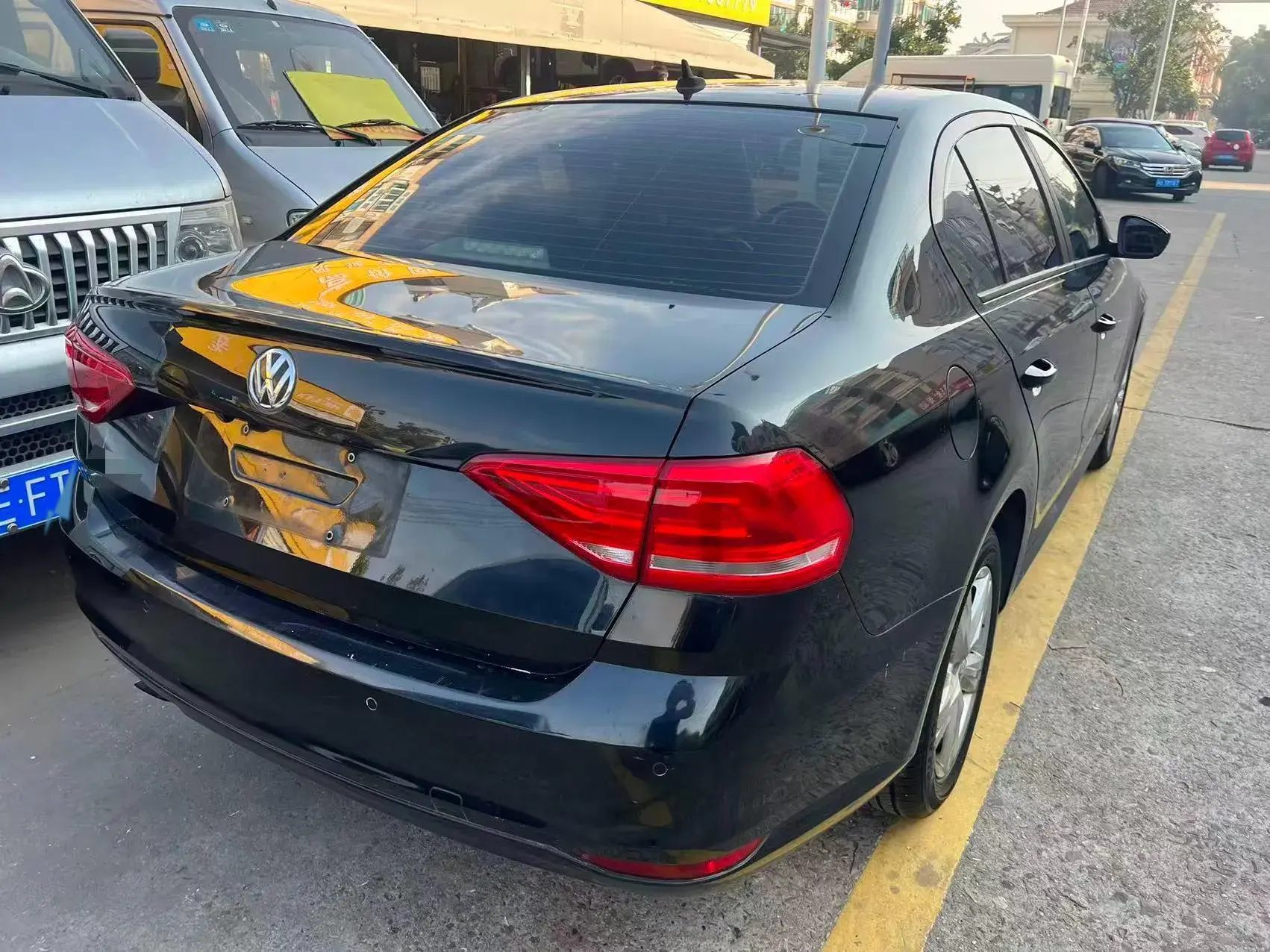 2017 VOLKSWAGEN LAVIDA thumbnail 4