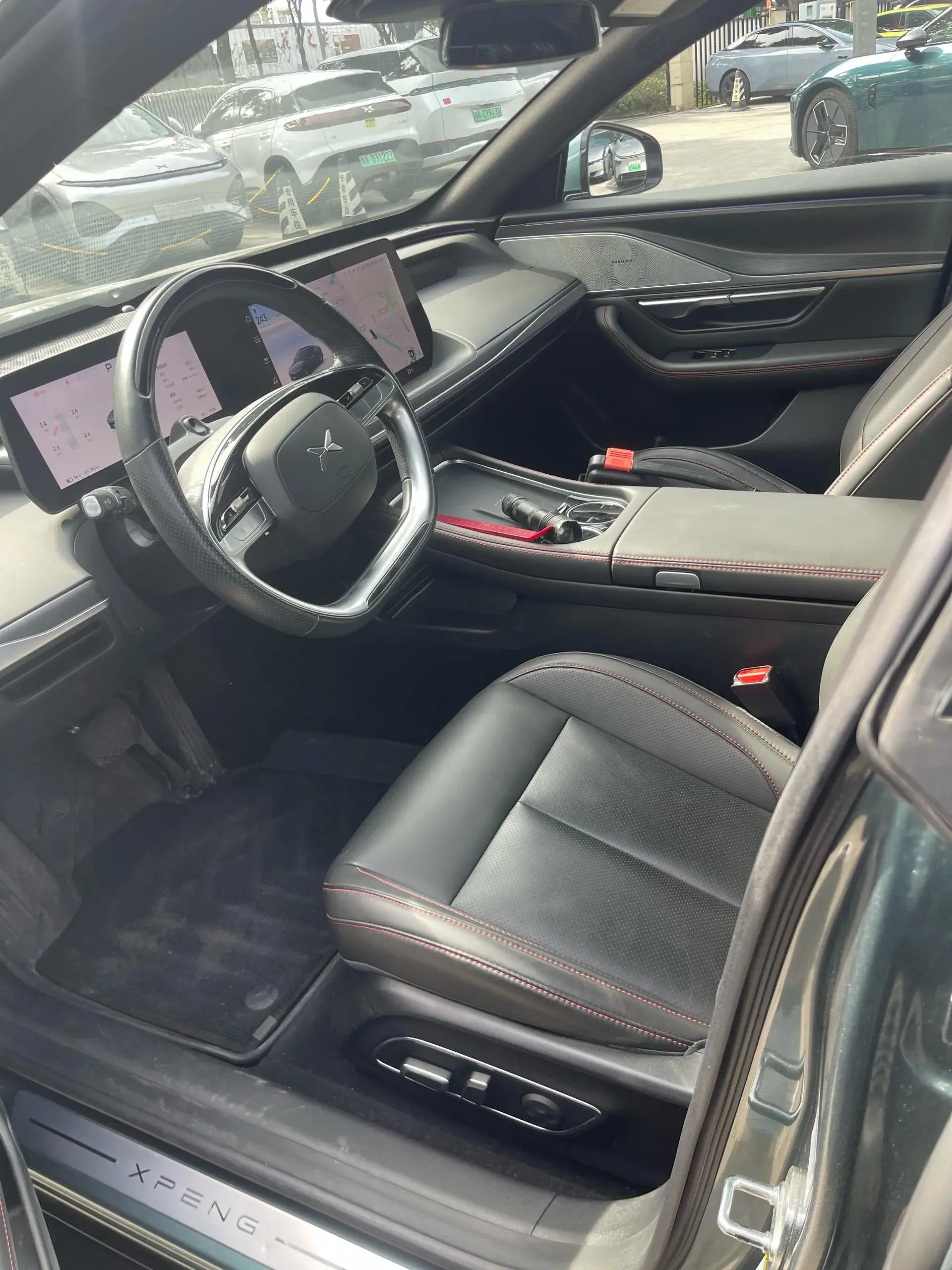 2023 XPENG P7 thumbnail 3