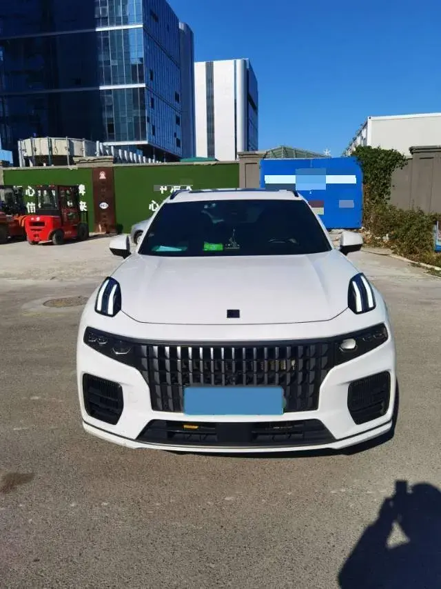 2023 LYNK&CO 09 thumbnail 3