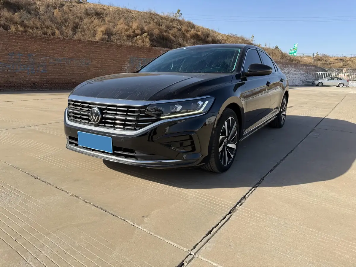 2022 Volkswagen Passat 2.0T 186HP L4 7DCT