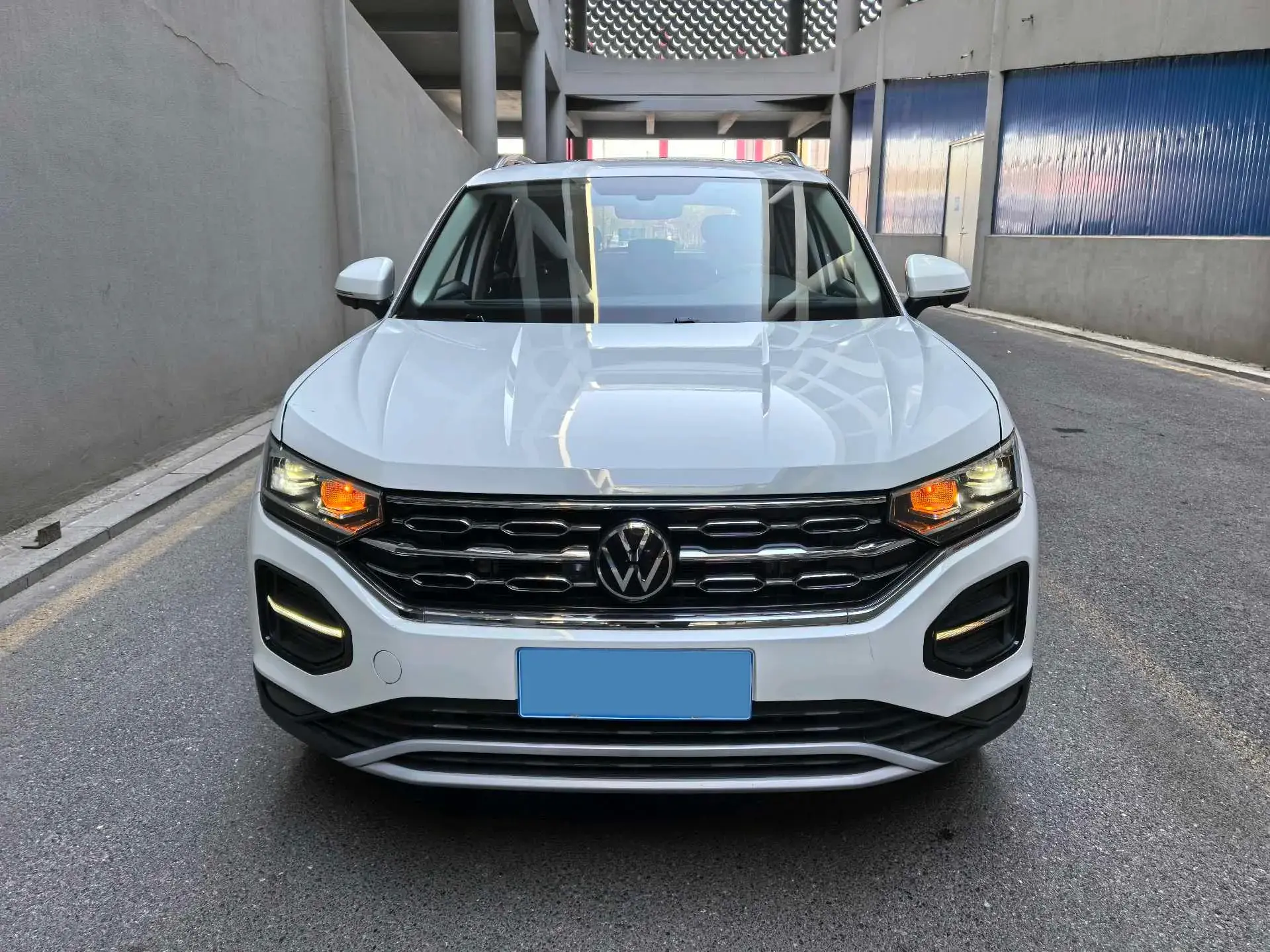 2022 VOLKSWAGEN TAYRON thumbnail 2