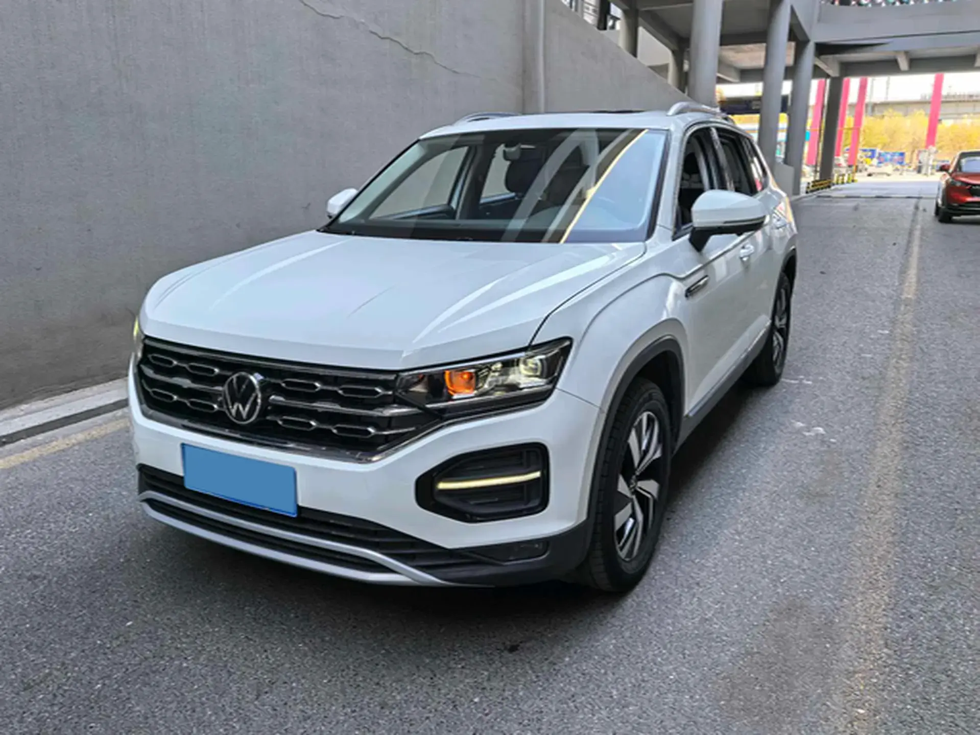 2022 VOLKSWAGEN TAYRON view 1