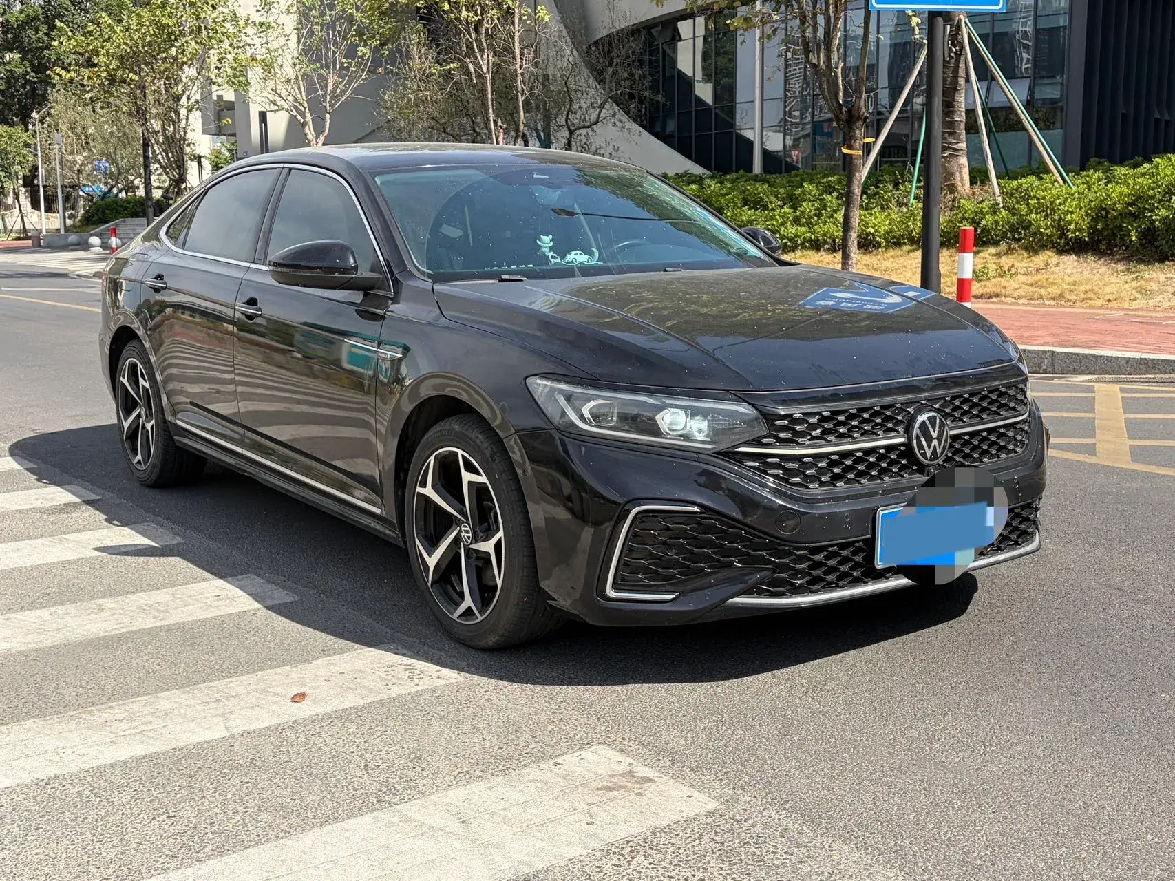 2023 VOLKSWAGEN PASSAT thumbnail 3