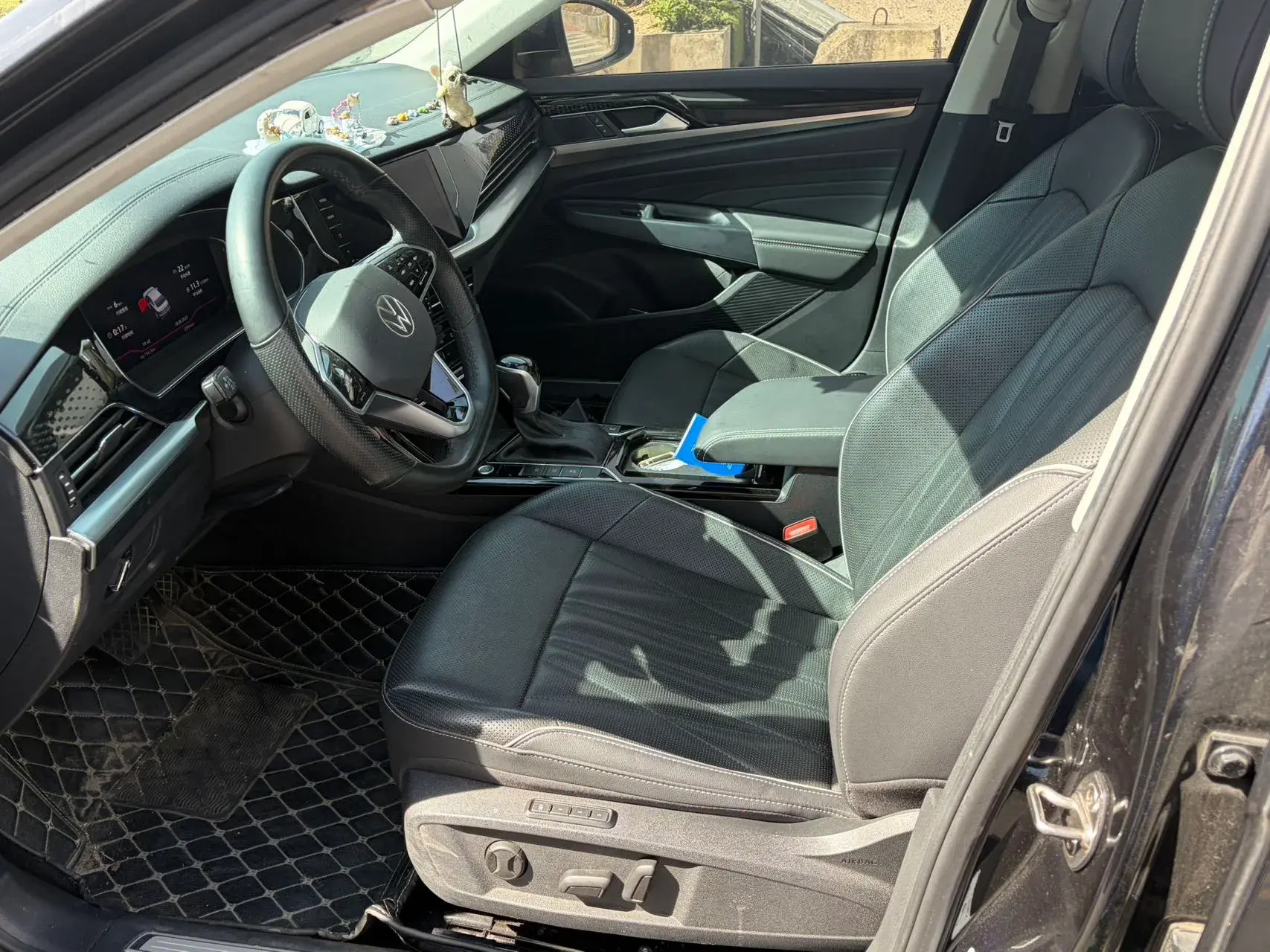 2023 VOLKSWAGEN PASSAT thumbnail 4