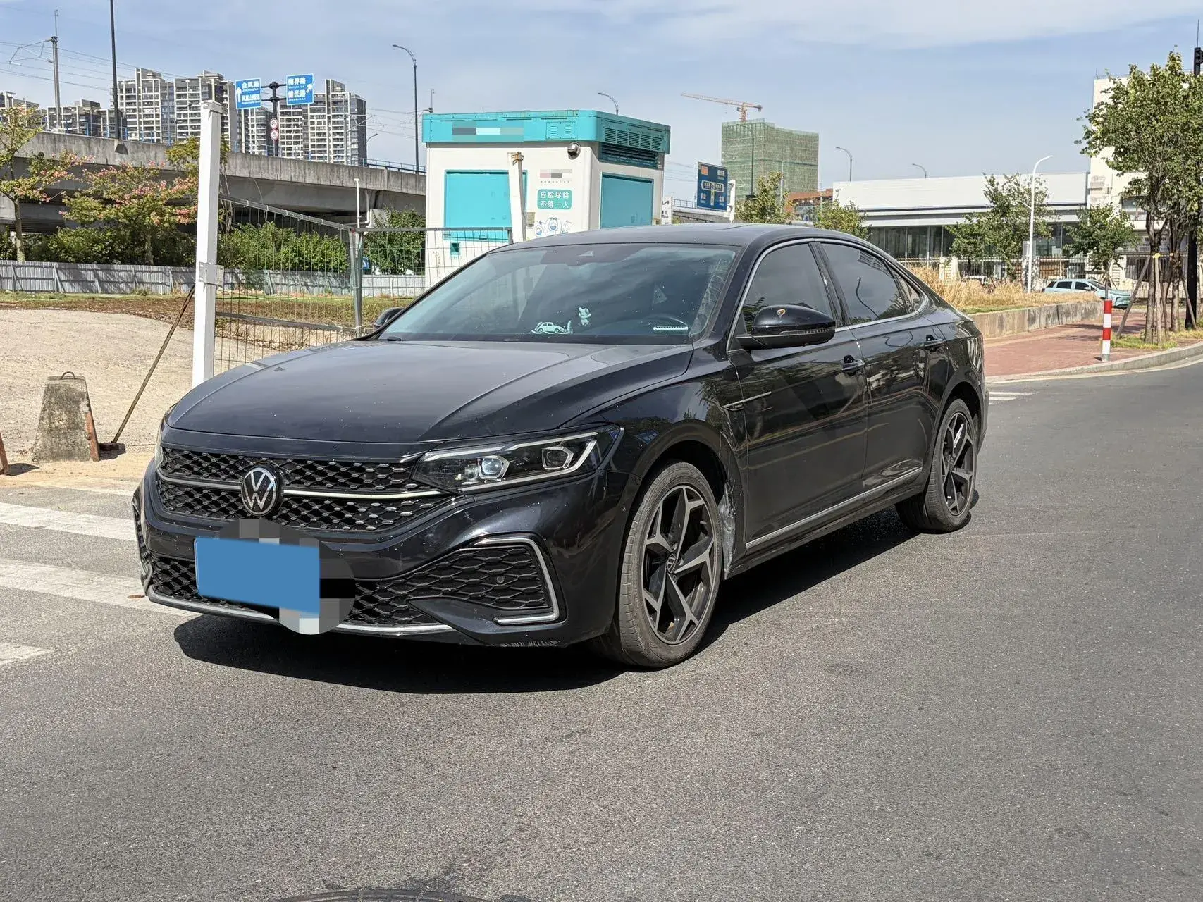 2023 VOLKSWAGEN PASSAT view 1