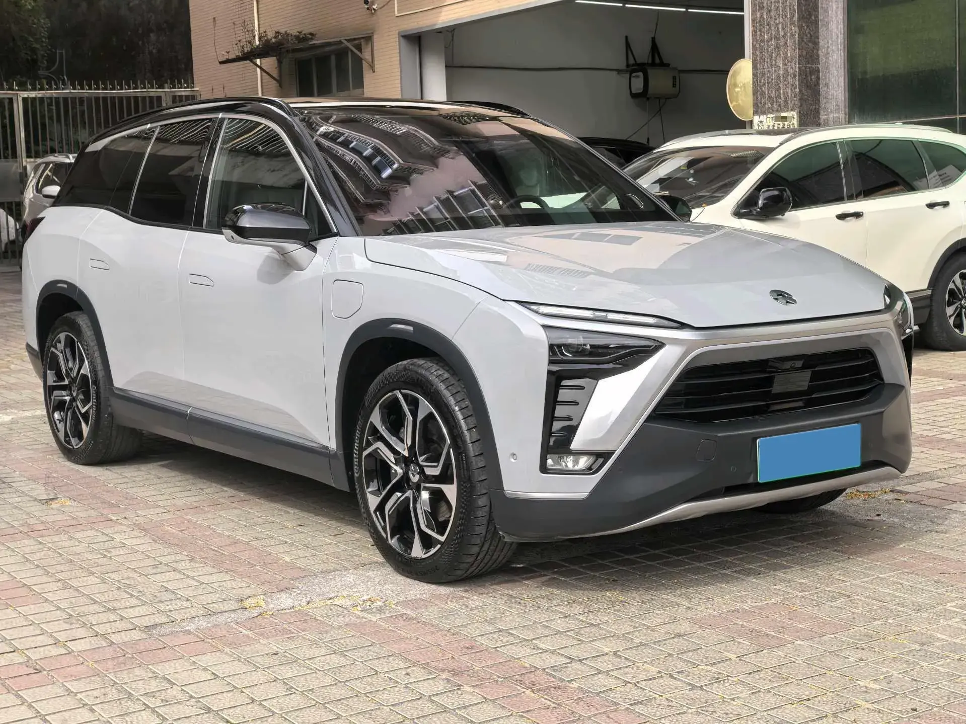 2020 NIO ES8 thumbnail 3