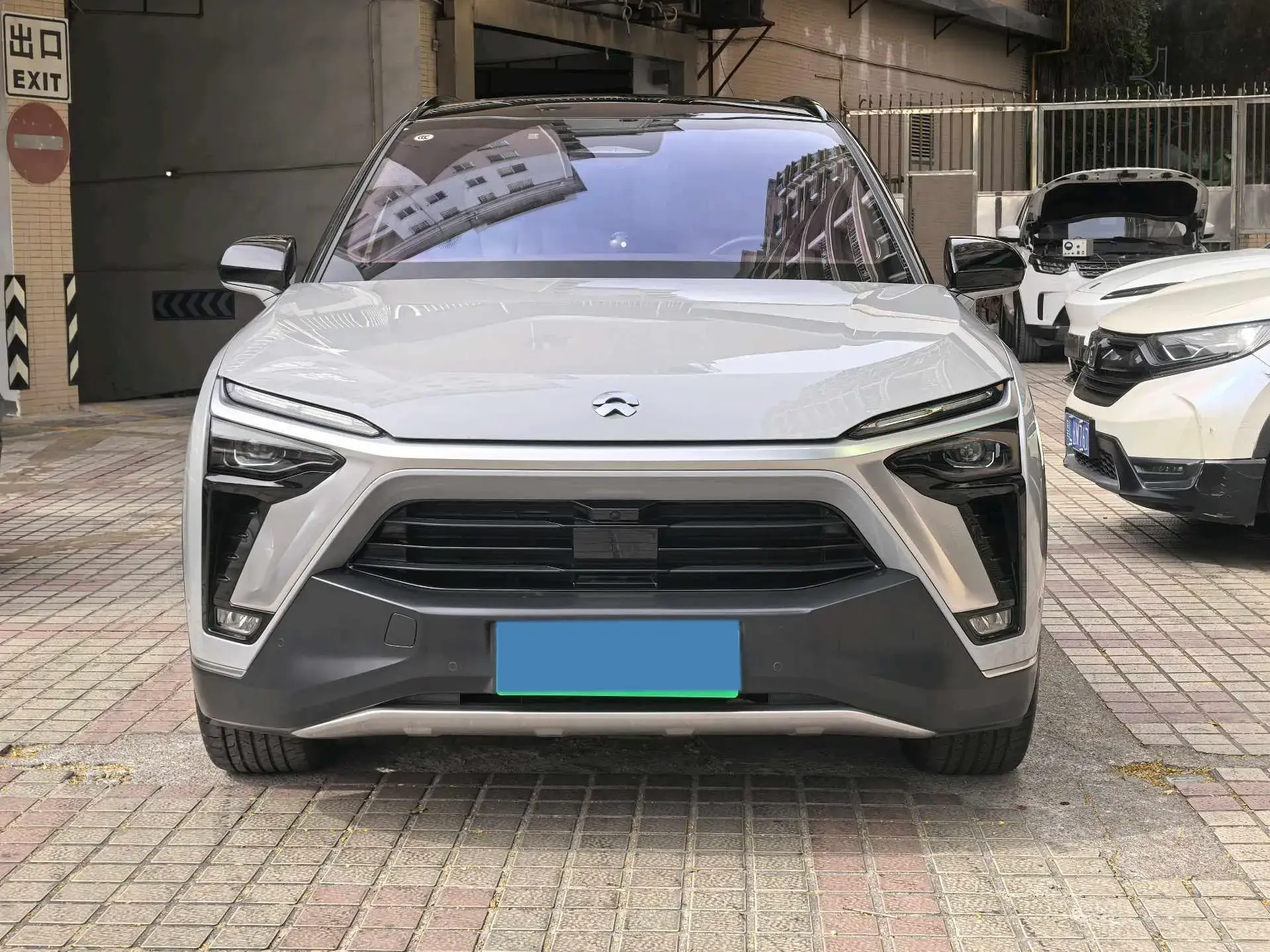 2020 NIO ES8 thumbnail 2