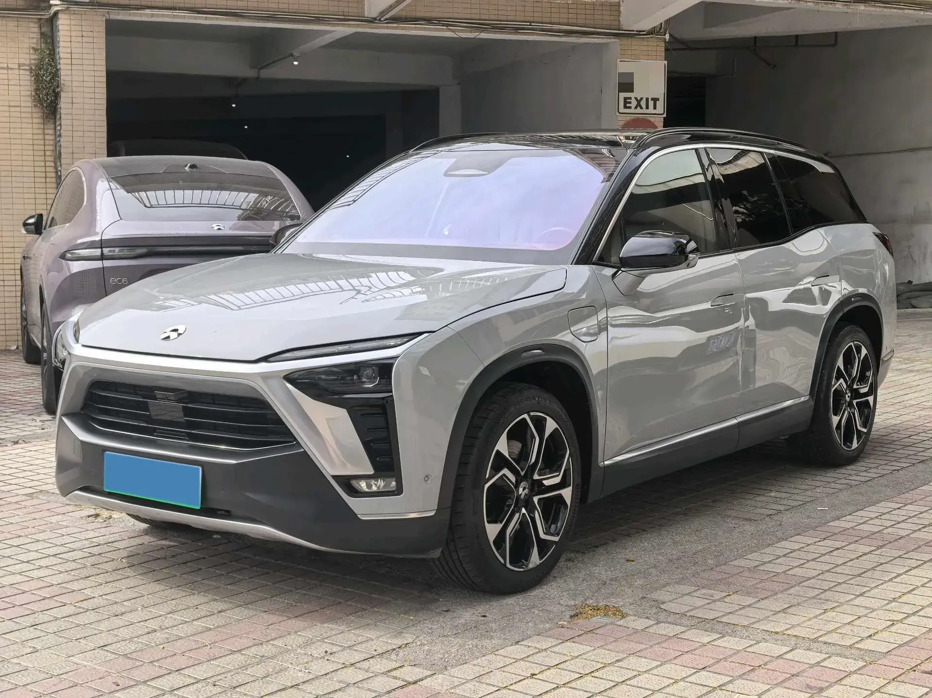 2020 NIO ES8 view 1
