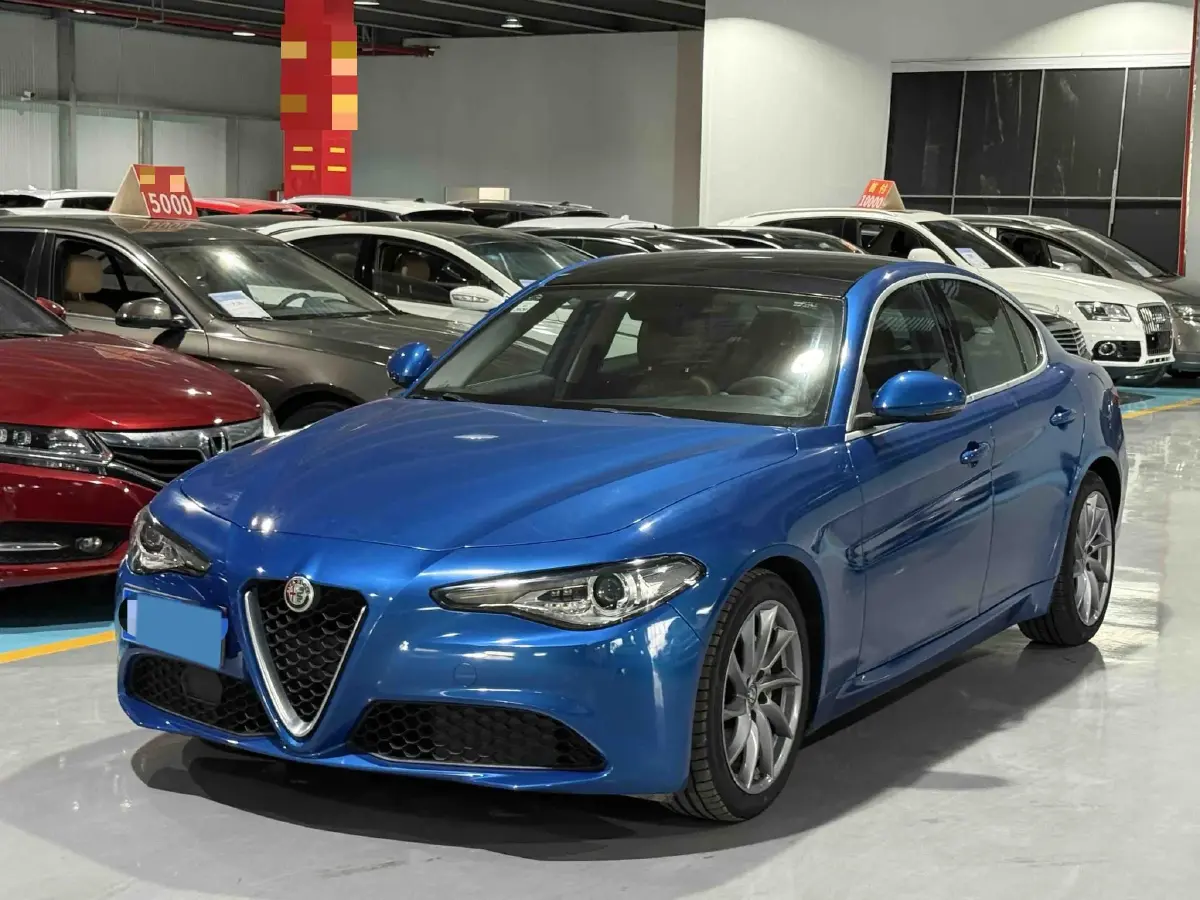 2017 Alfa Romeo Giulia 2.0T 200HP L4 8AT