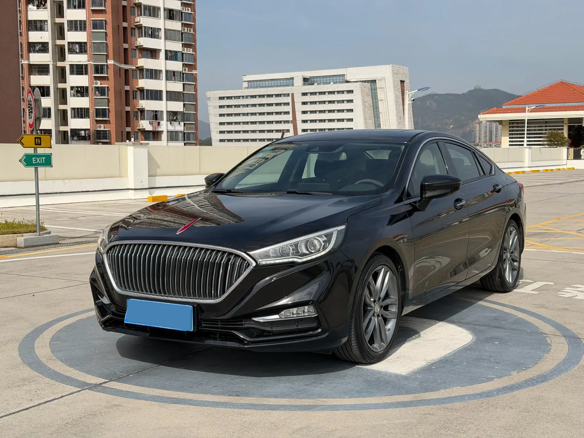 2018 HONGQI H5 view 1