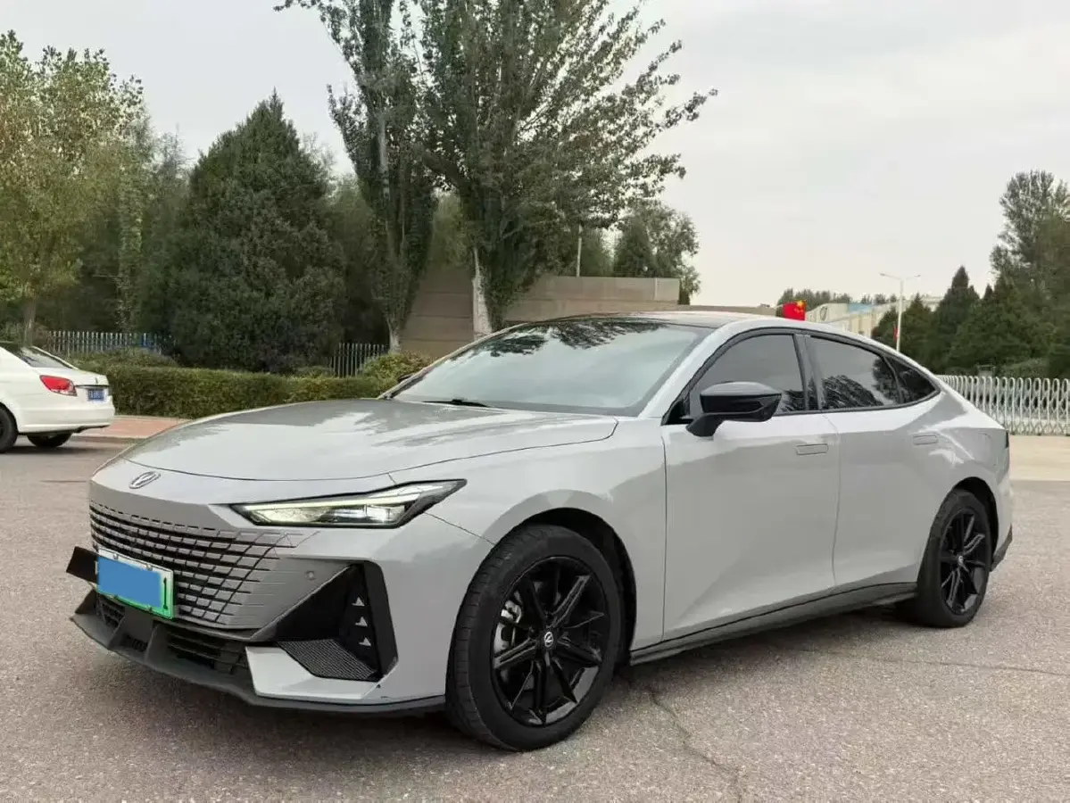 2023 ChangAn UNI-V iDD 1.5T 170HP L4 6TCT PHEV 18.4KWH