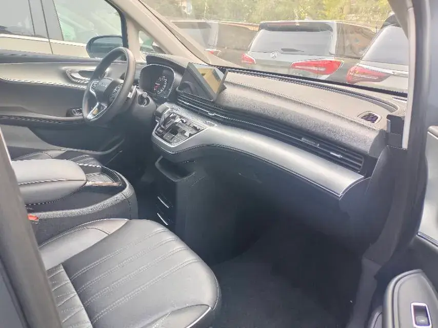 2022 ROEWE IMAX8 thumbnail 3