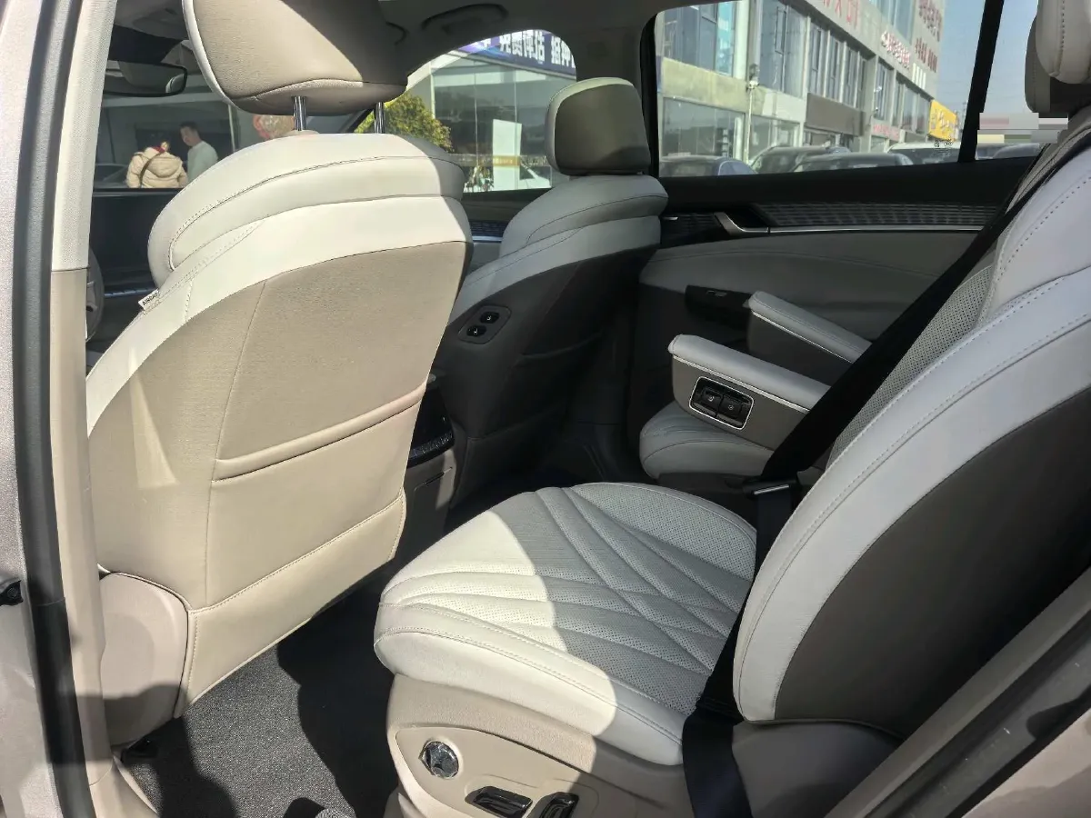 2023 Roewe RX9 2.0T 242HP L4 9AT,autocango,china used car exporter,china ev exporter,chinese used car exporter,chinese used ev exporter