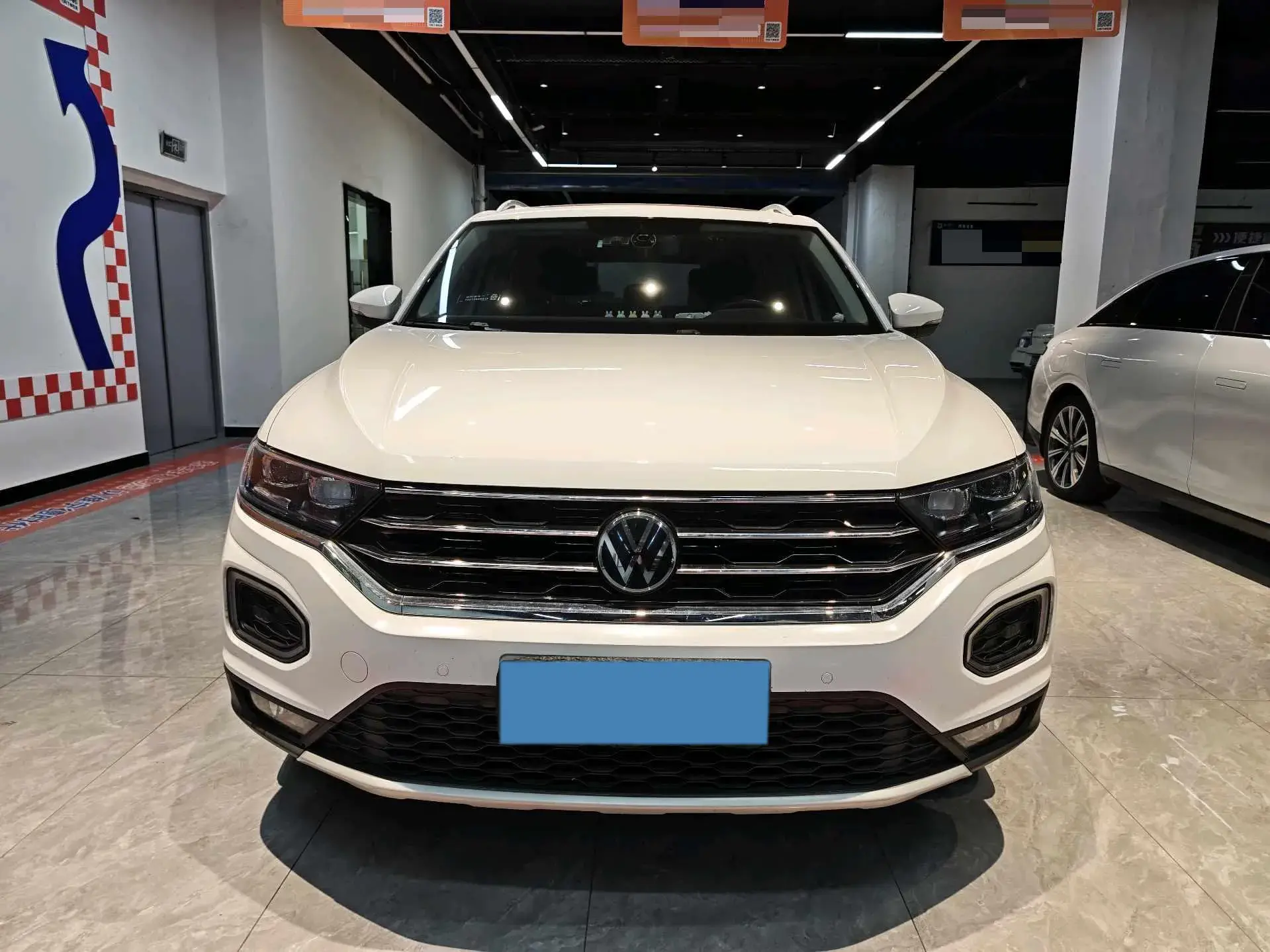 2022 VOLKSWAGEN T-ROC thumbnail 2