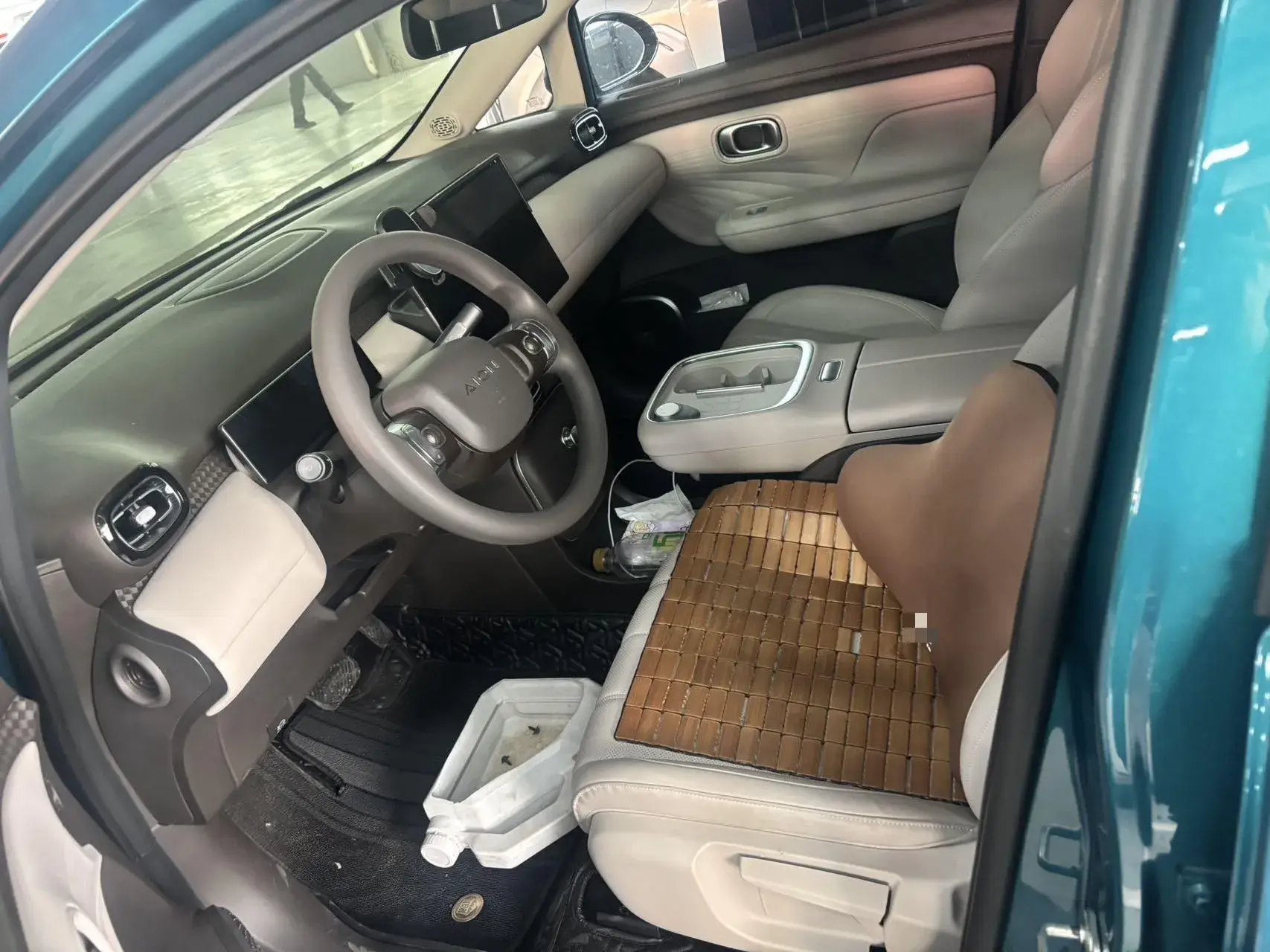 2025 AION AION thumbnail 4