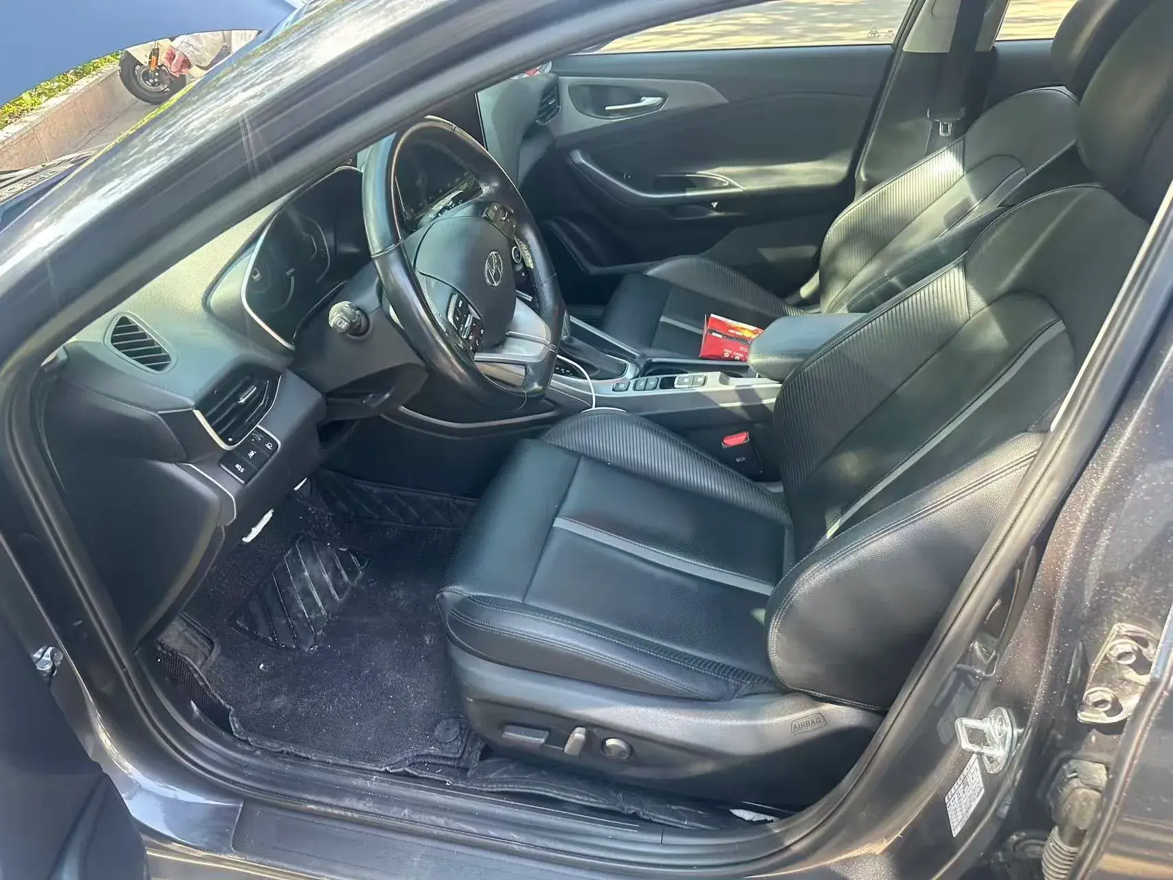 2019 HYUNDAI LA thumbnail 3