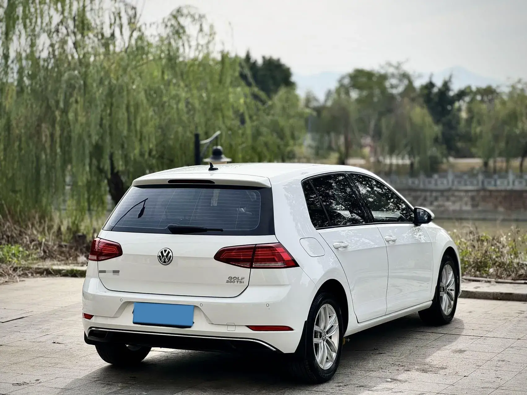 2019 VOLKSWAGEN GOLF thumbnail 4