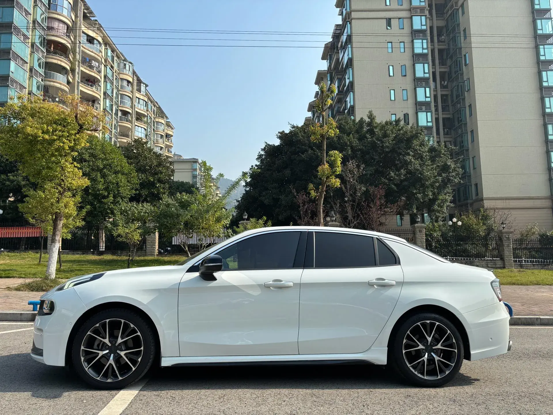 2020 LYNK&CO 03 thumbnail 4