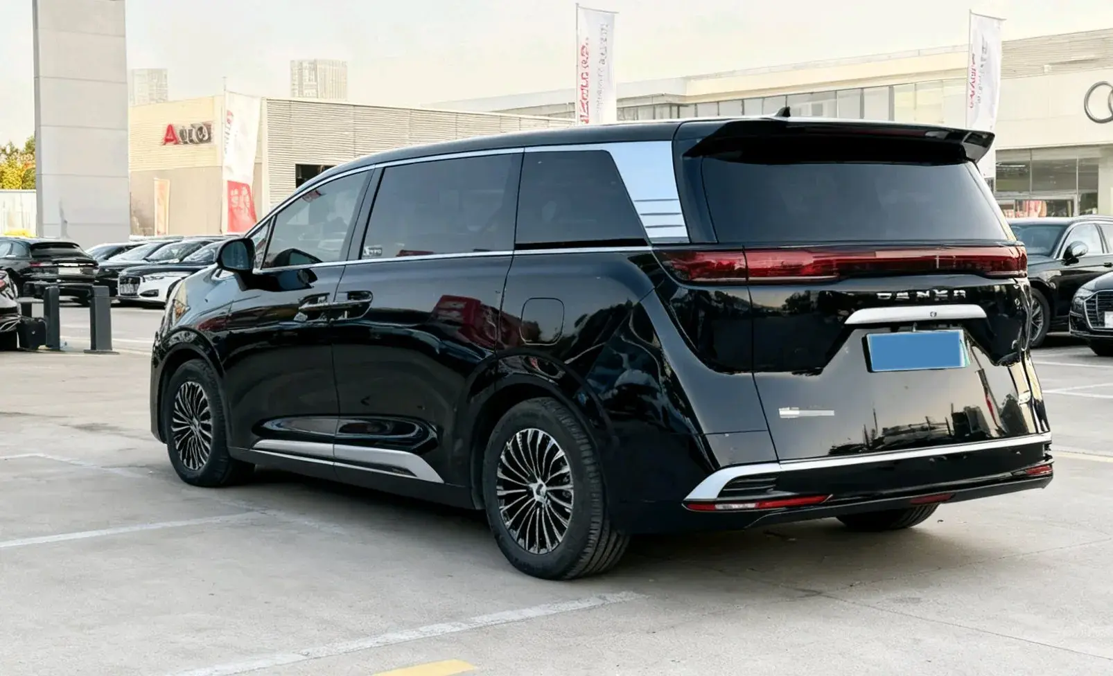 2022 DENZA D9 thumbnail 3