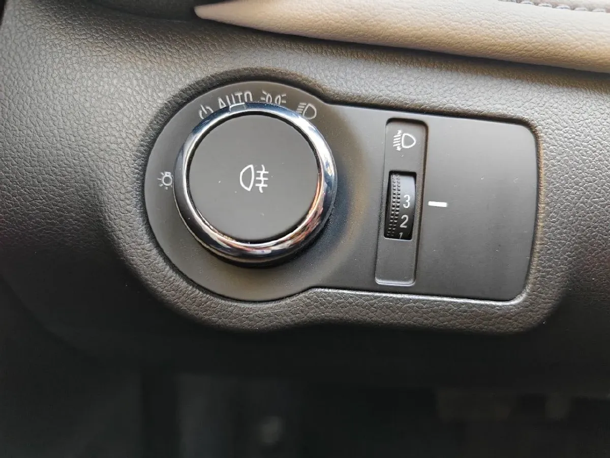 2023 Chevrolet Monza 1.5L 113HP L4 6DCT,autocango,china used car exporter,china ev exporter,chinese used car exporter,chinese used ev exporter