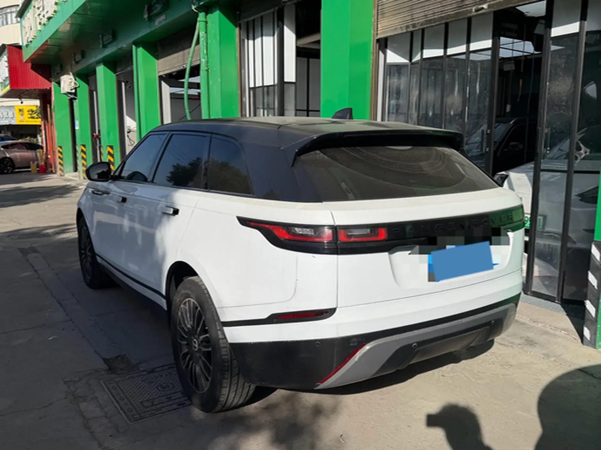 2018 LAND ROVER thumbnail 4