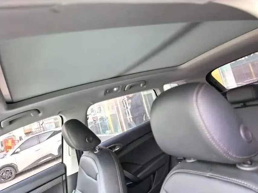 2021 VOLKSWAGEN THARU thumbnail 3