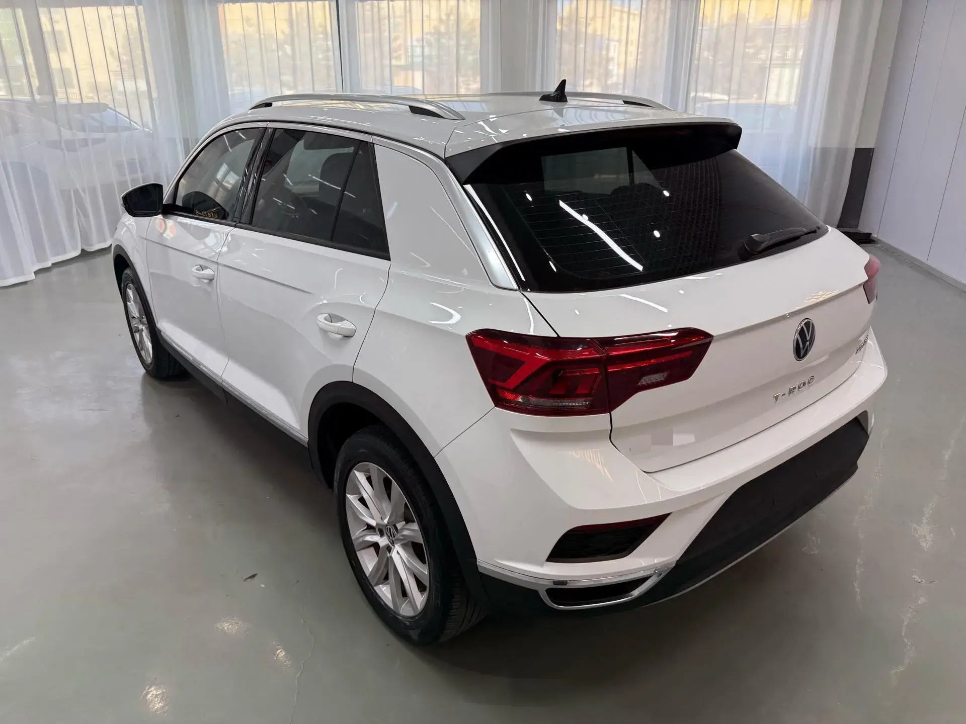 2022 VOLKSWAGEN T-ROC thumbnail 4