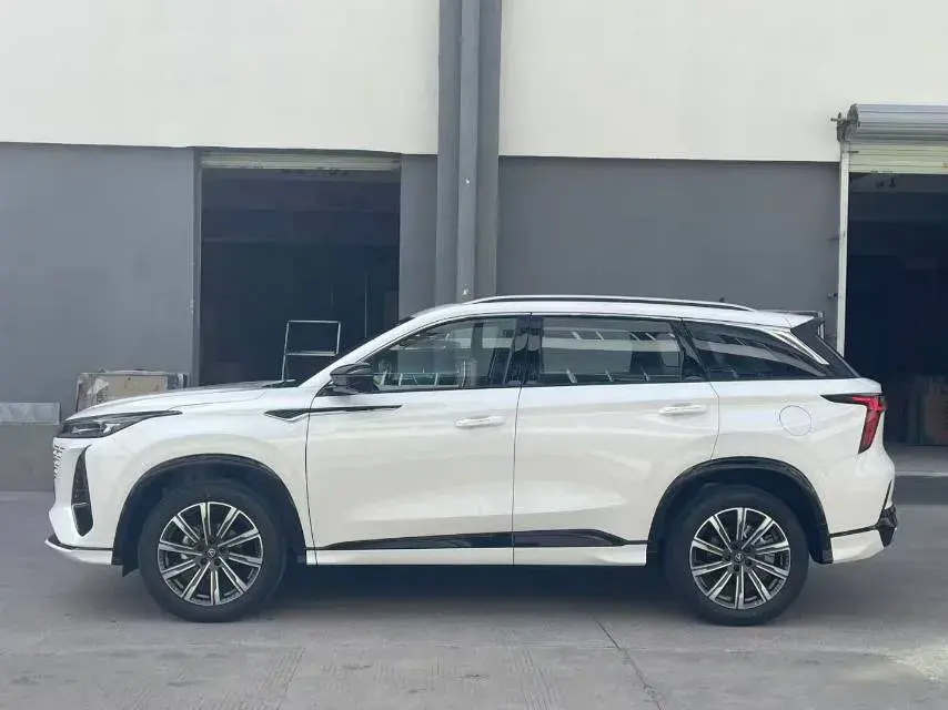 2023 CHANGAN CS75 thumbnail 2