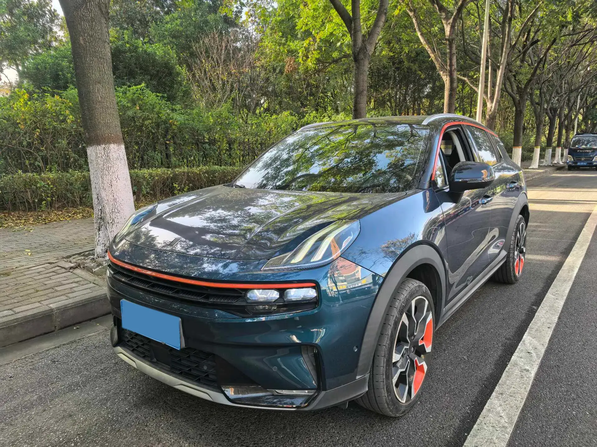 2020 LYNK&CO 06 view 1