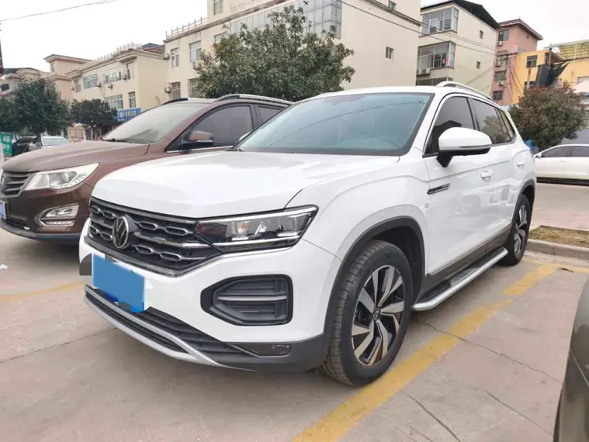 2022 VOLKSWAGEN TAYRON view 1