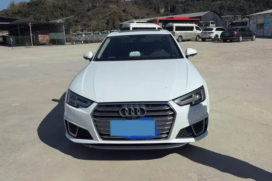 2019 AUDI A4L thumbnail 3