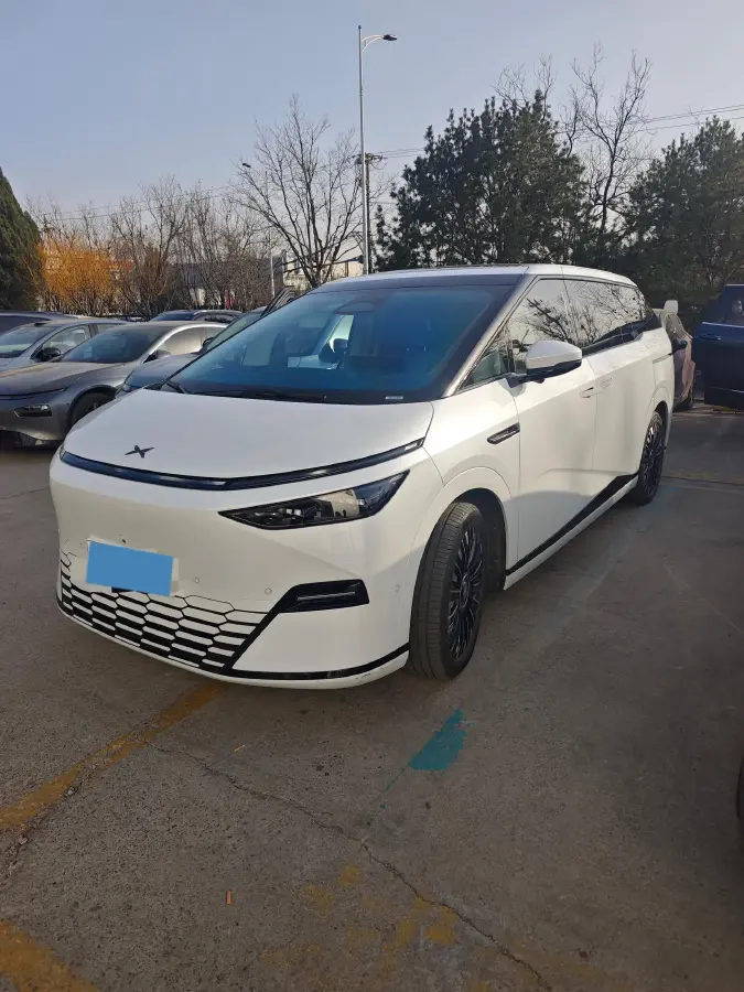 2025 Xpeng X9 BEV