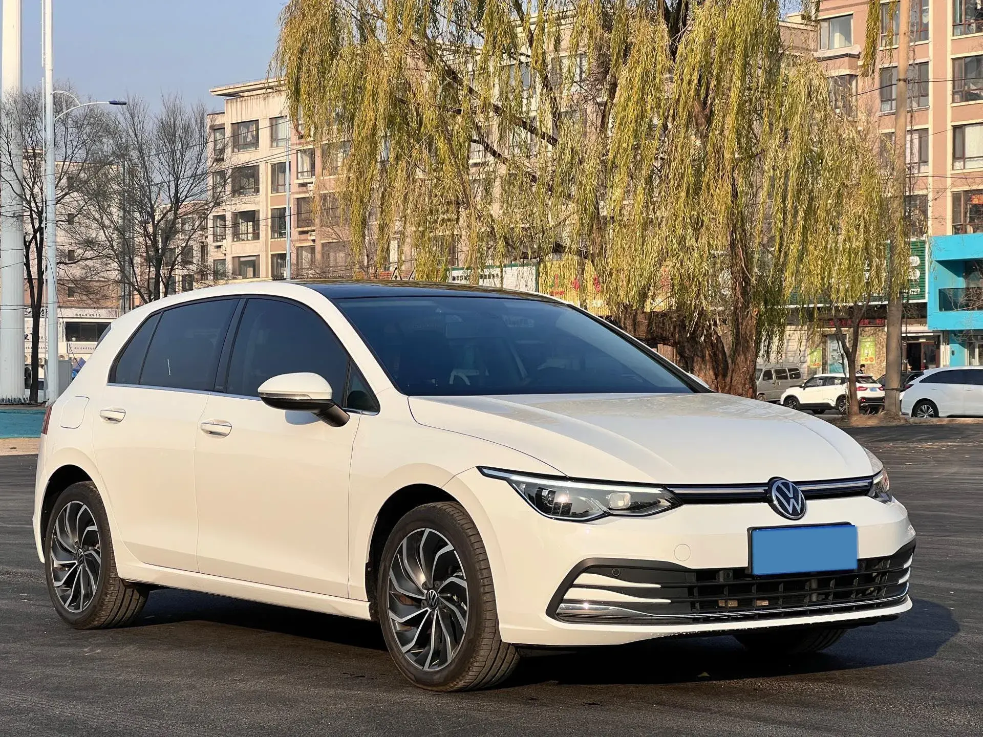 2023 VOLKSWAGEN GOLF thumbnail 3