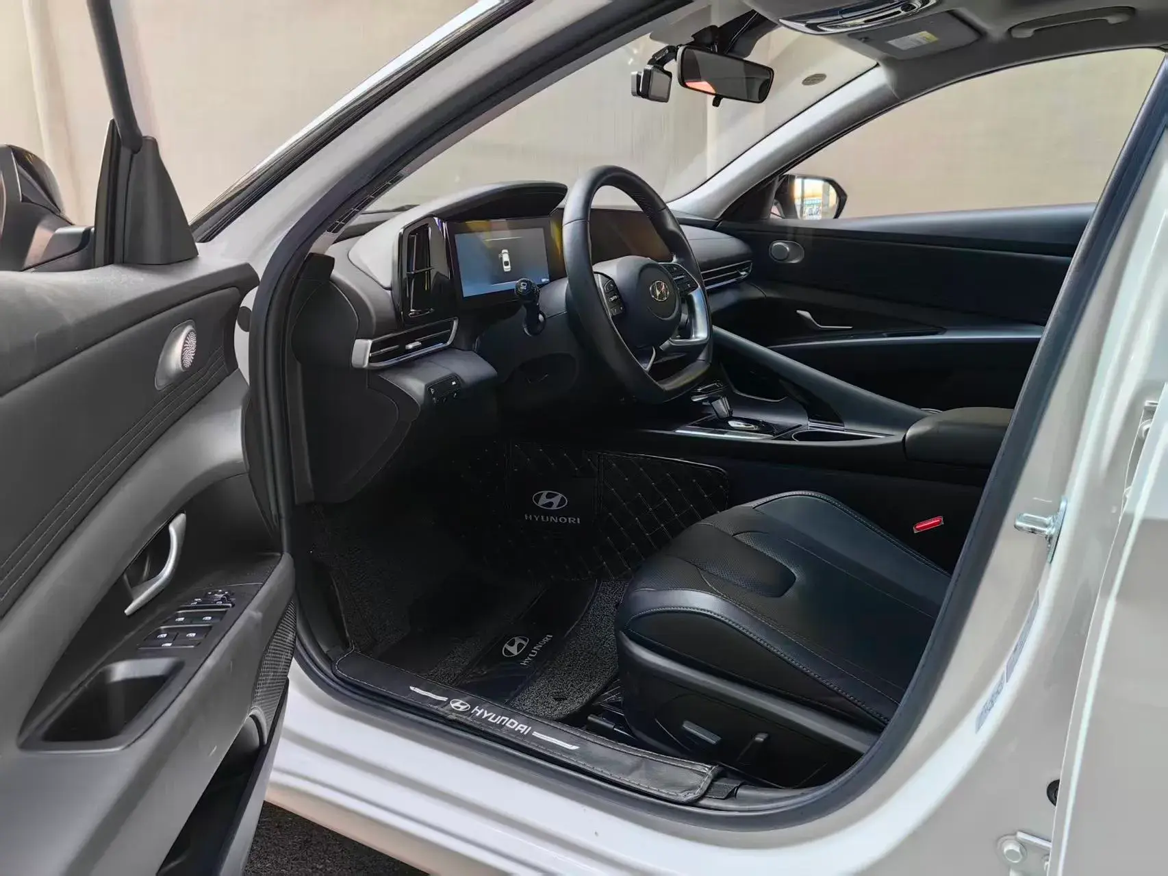 2021 HYUNDAI ELANTRA thumbnail 4