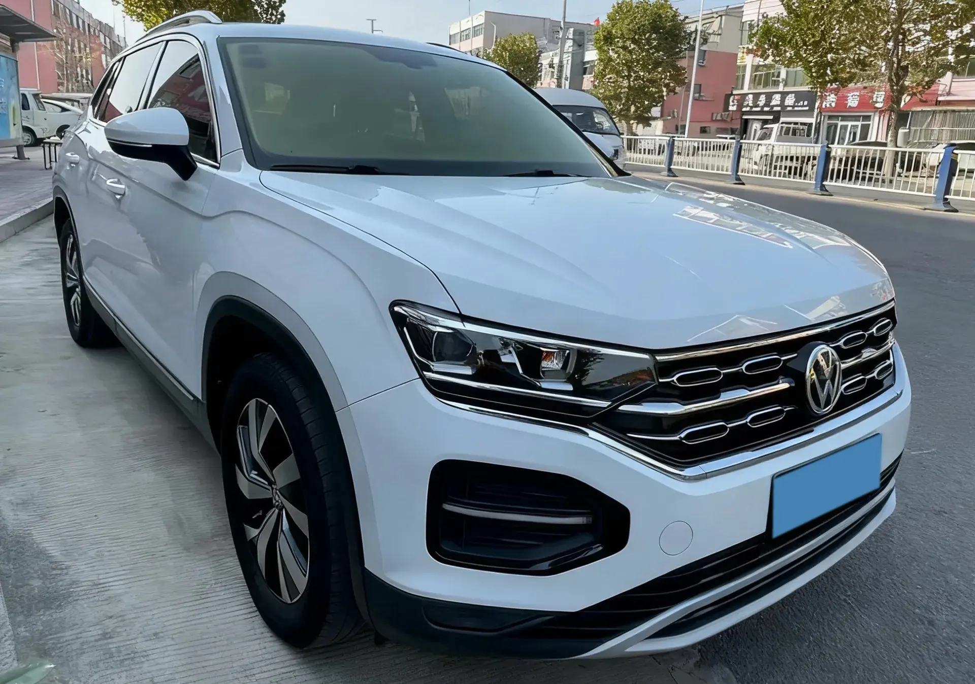 2019 VOLKSWAGEN TAYRON thumbnail 2