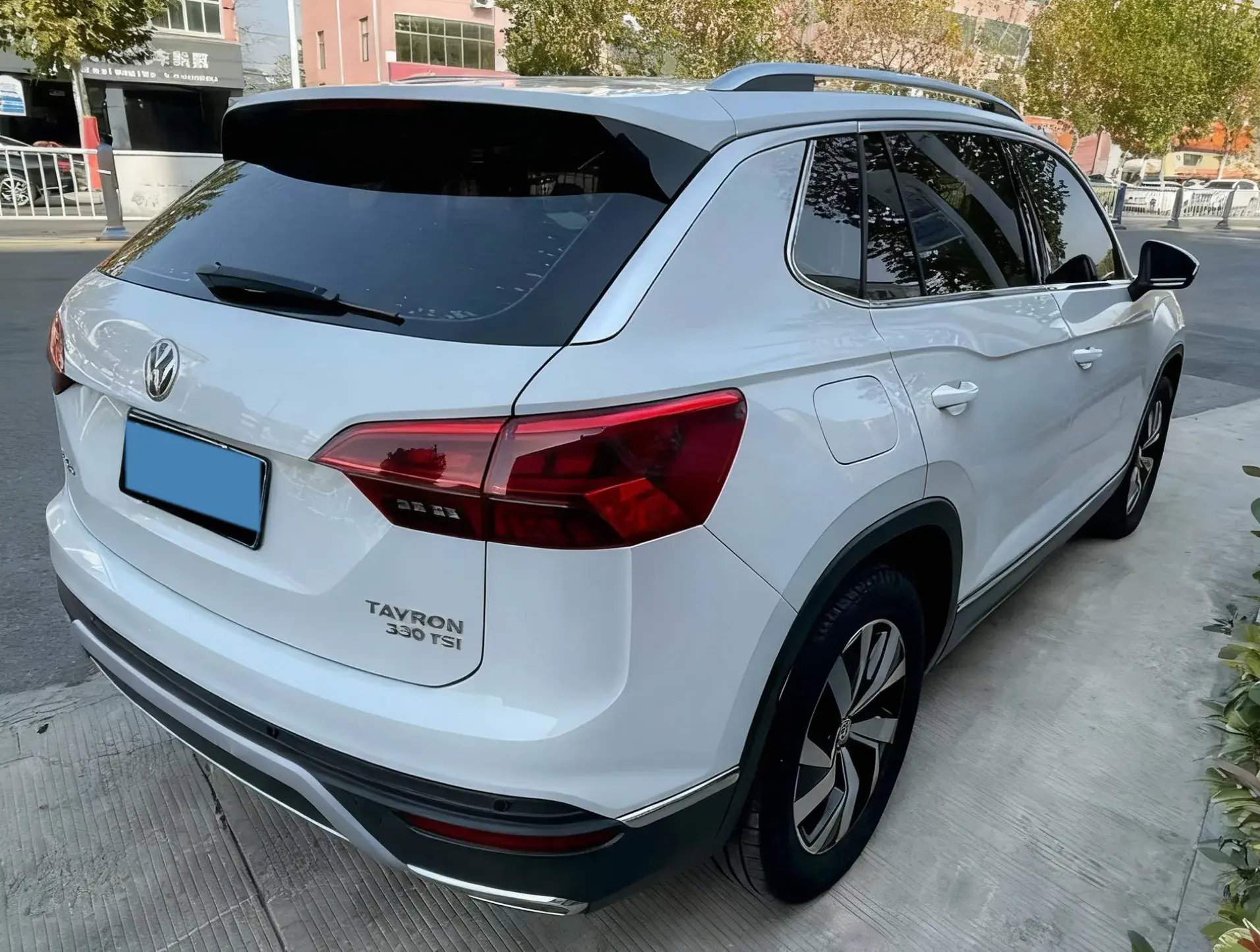 2019 VOLKSWAGEN TAYRON thumbnail 3