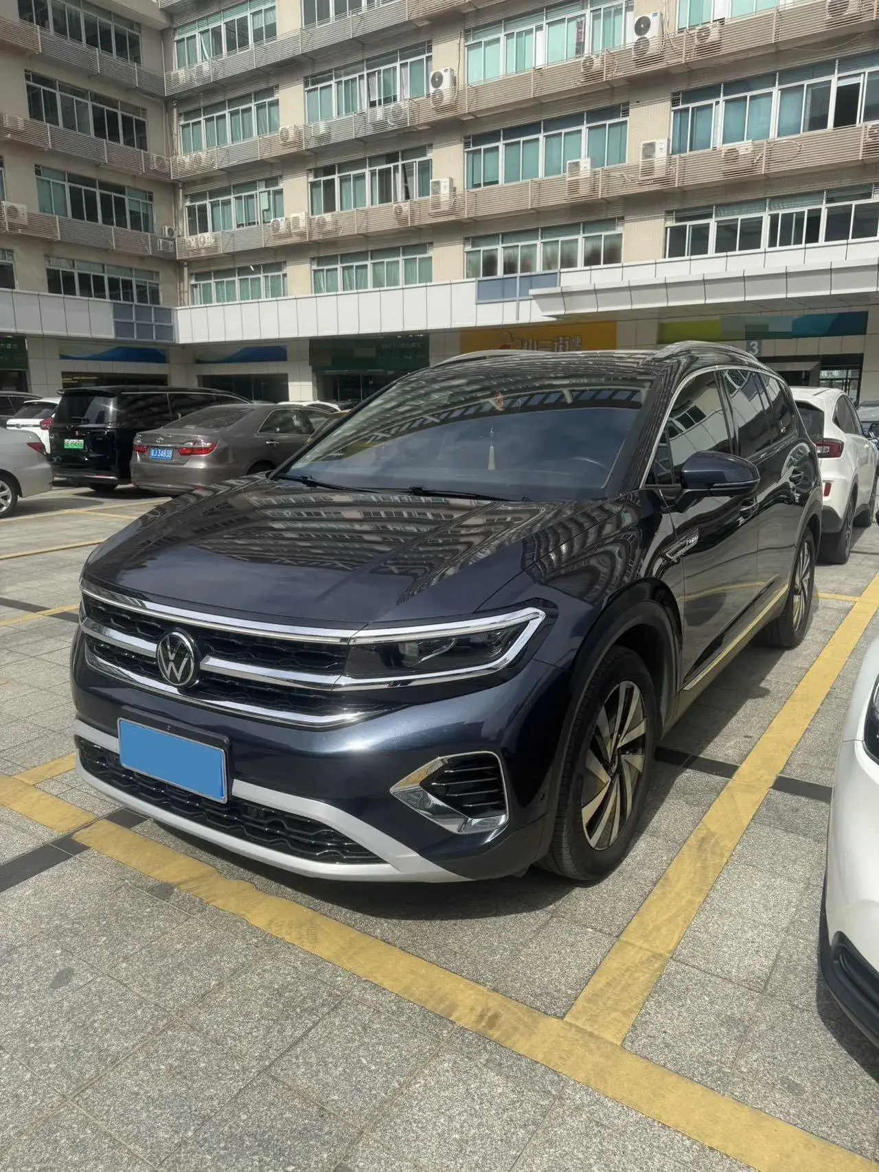 2021 VOLKSWAGEN TALAGON view 1