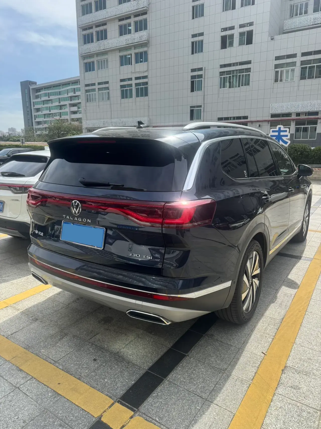 2021 VOLKSWAGEN TALAGON thumbnail 3