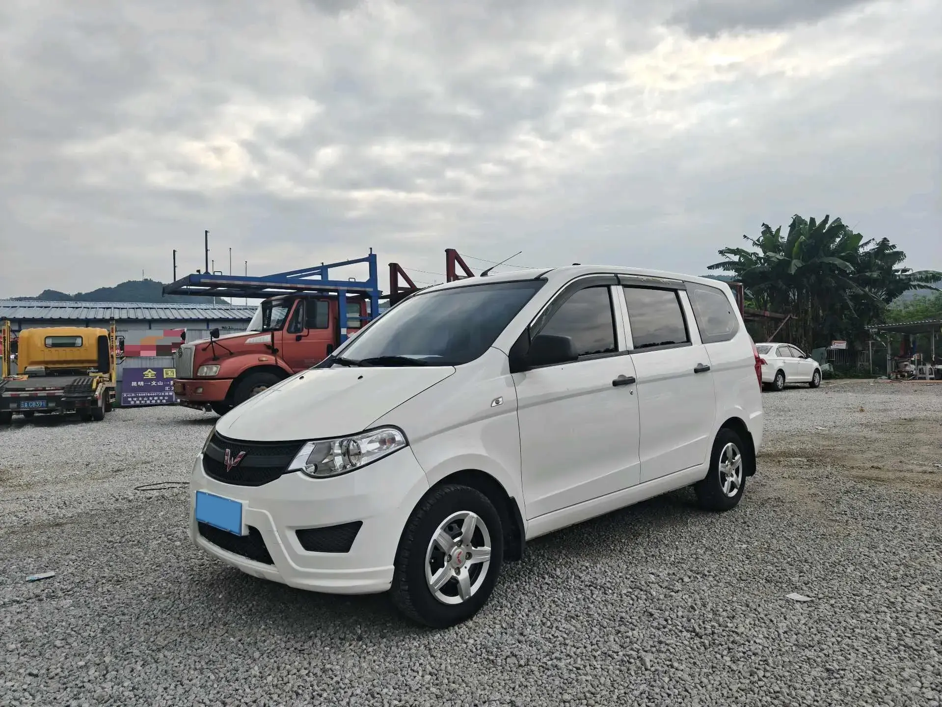 2020 WULING HONGGUANG view 1