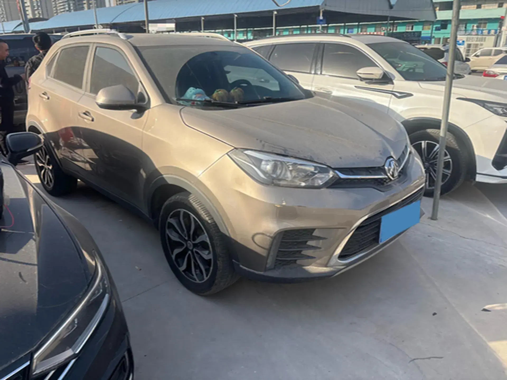 2017 MG GS thumbnail 2