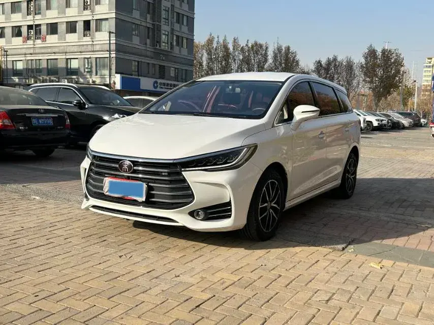 2017 BYD SONG view 1