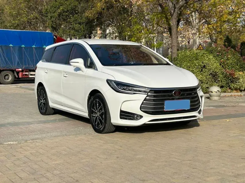 2017 BYD SONG thumbnail 3