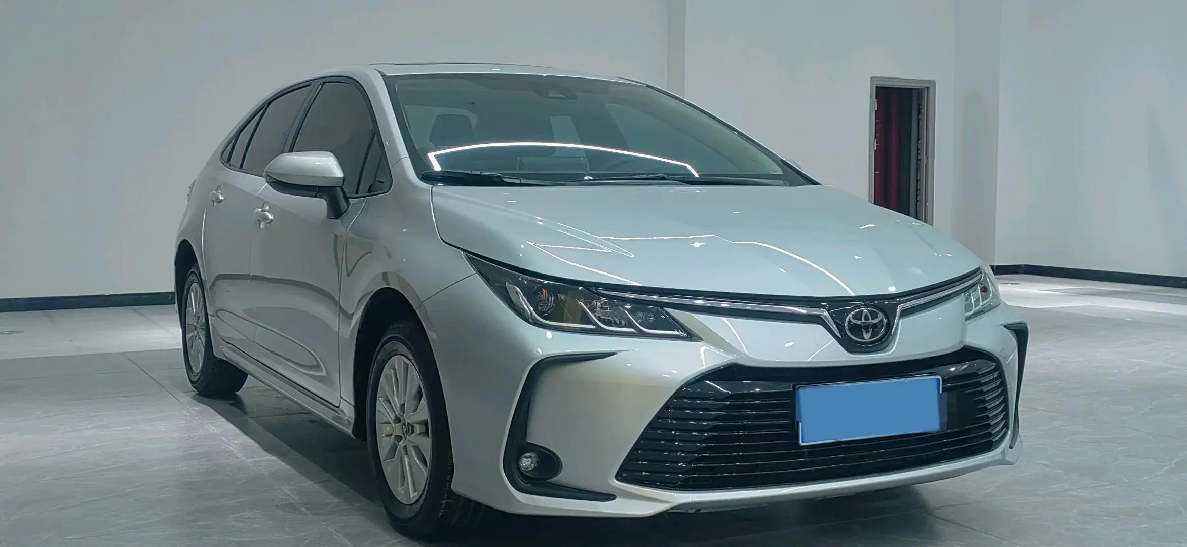 2019 TOYOTA COROLLA thumbnail 3
