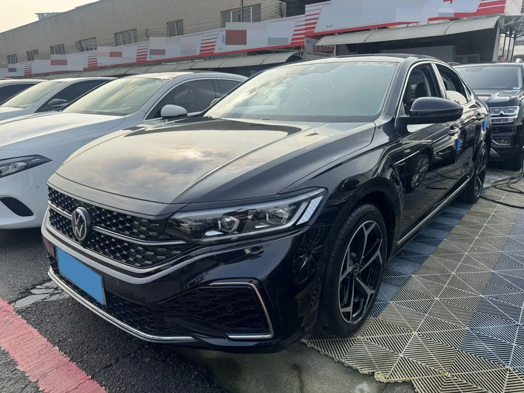 2022 VOLKSWAGEN PASSAT view 1